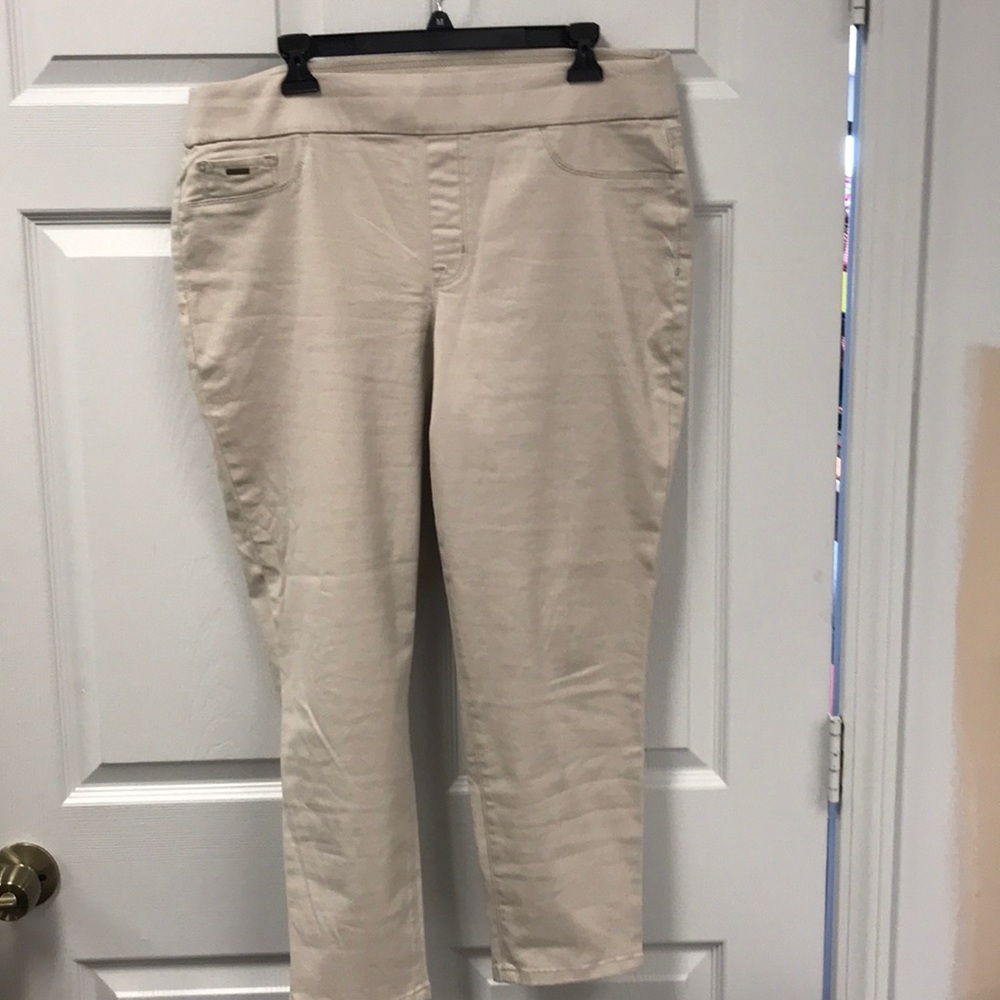 Tan pants ankle length. Like new.